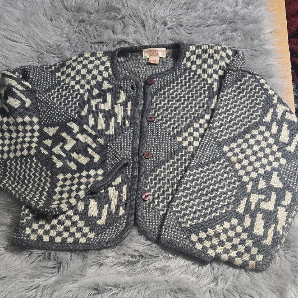 Geometric Patterned Gray Sweater. #01 - image 1